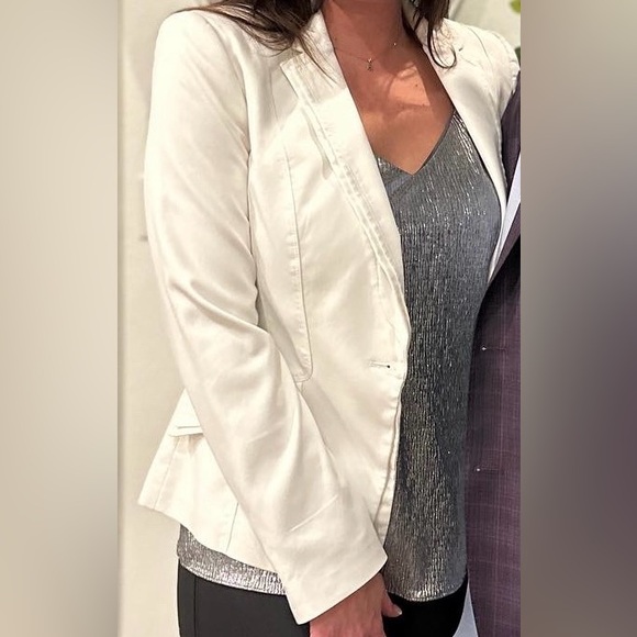 White House Black Market Cream Blazer - Picture 3 of 3